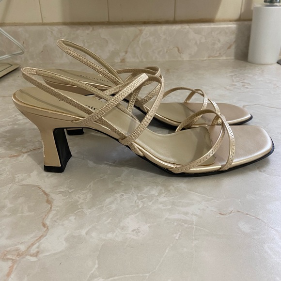 Vintage Women's Gold Strappy Sandals - Picture 4 of 7